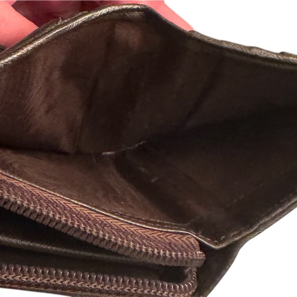 Prada compact wallet brown nylon and Saviano leather separate zipper change area - Picture 5 of 11